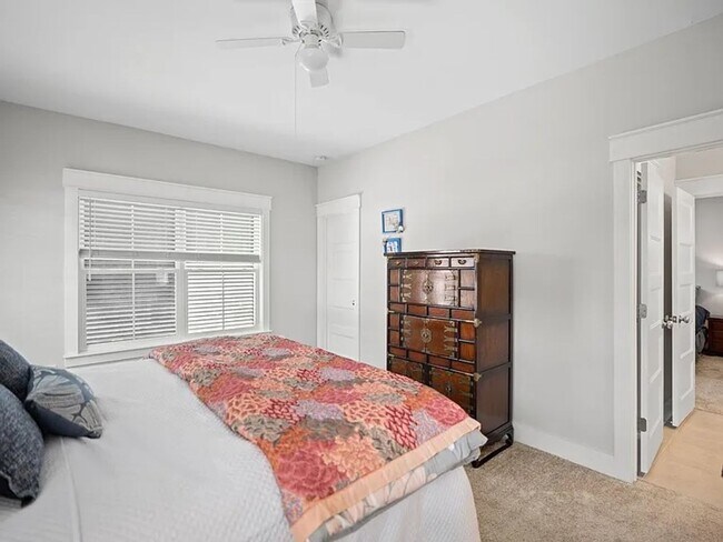 Building Photo - Gorgeous newer 2-Story, 4 bedroom Home in ...