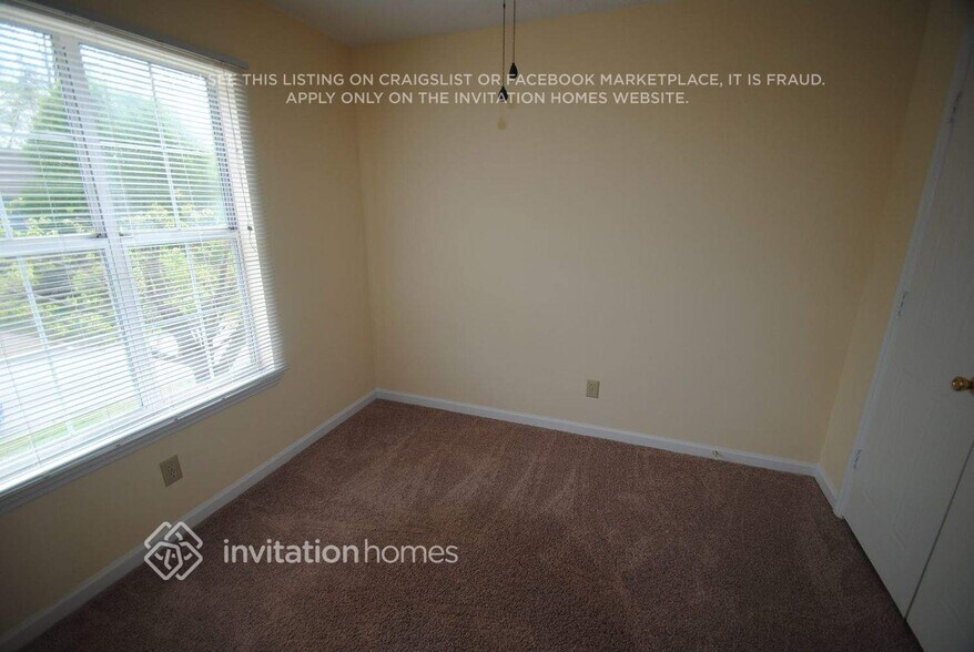 Building Photo - 4220 E Meadow Dr