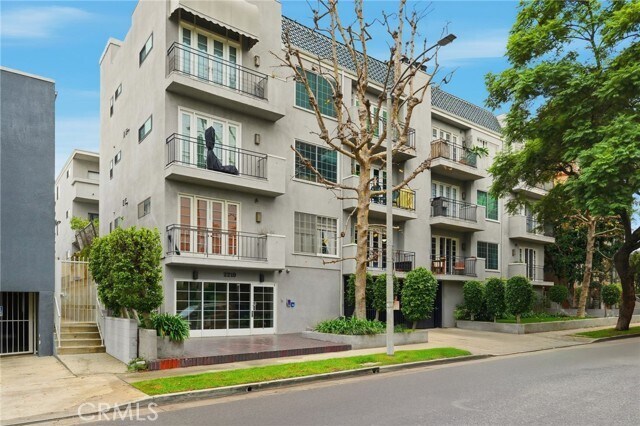 Building Photo - 2219 S Bentley Ave