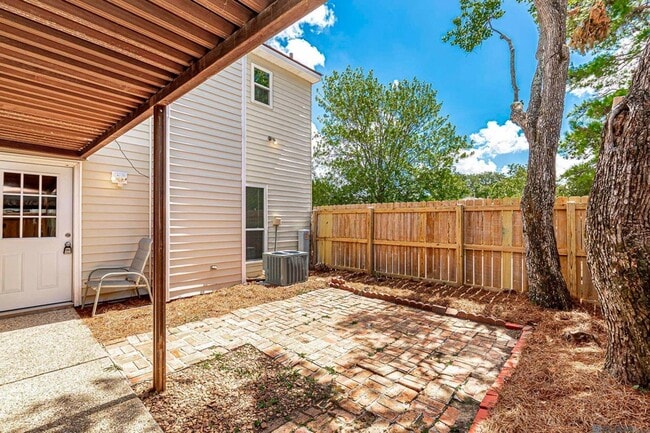 Building Photo - 9821 Siegen Ln