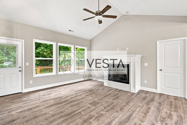 Building Photo - 14 Holcombe Dr