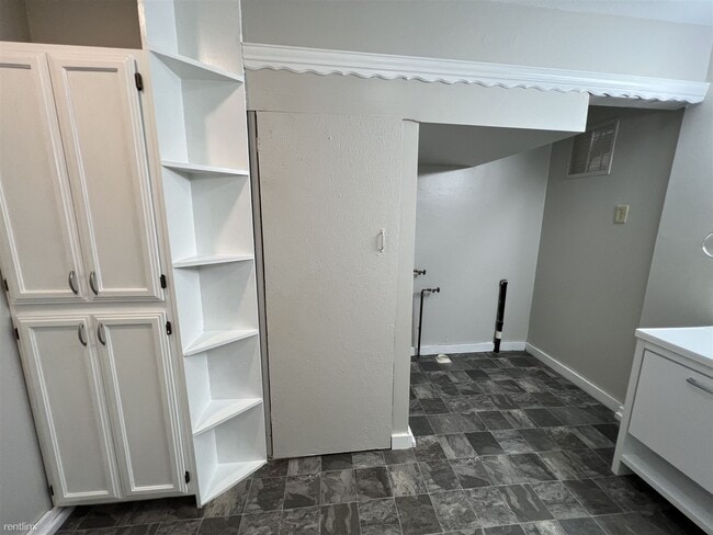 Building Photo - 3 br, 1 bath House - 1725 S Saint Clair Ave