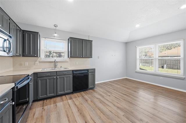 Building Photo - 6421 Fairview Dr