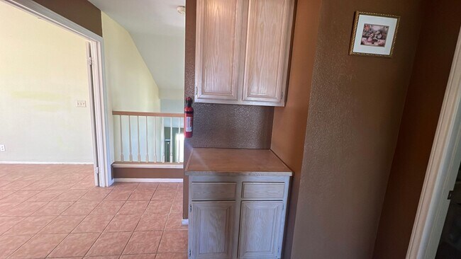 Building Photo - East Palmdale Home