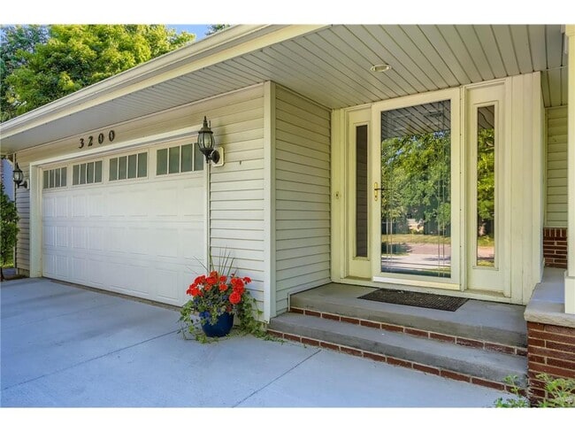 Building Photo - 3200 Frear Dr