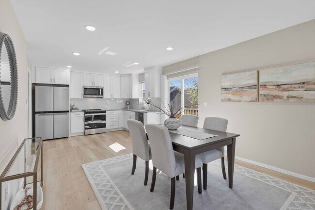 Building Photo - 3Bd/3Ba Seattle Home