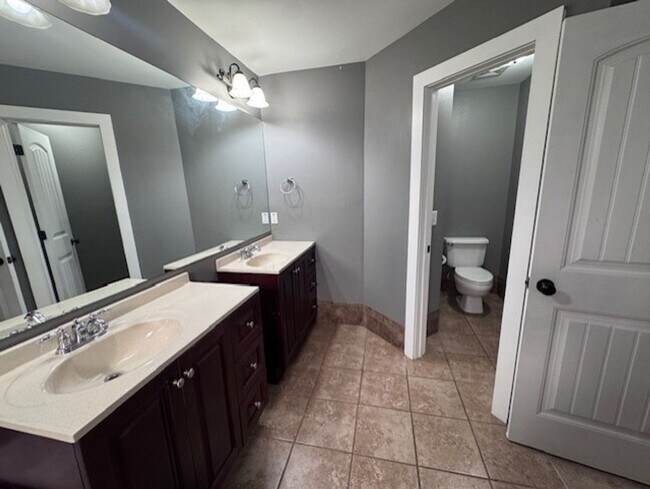 Building Photo - 160 Stonecreek Pl