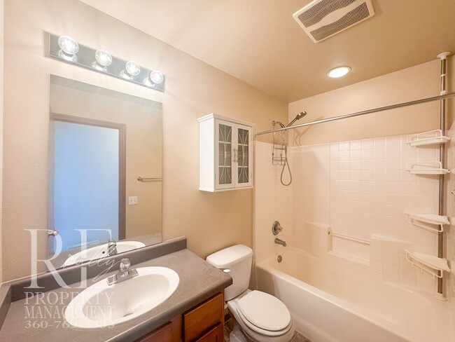 Building Photo - Spacious 4-Bedroom Home with Brand-New Carpet, Two Living Areas & Loft