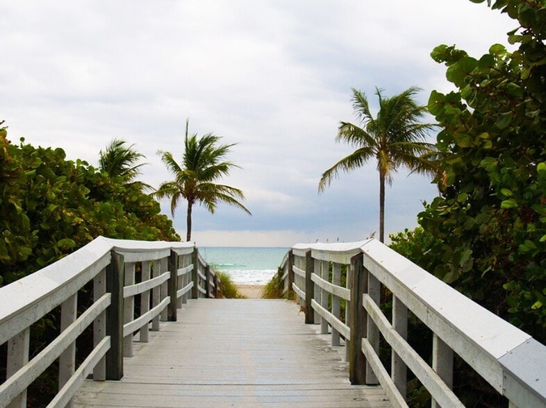 Take a stroll on the Beach - Sea View at Dania