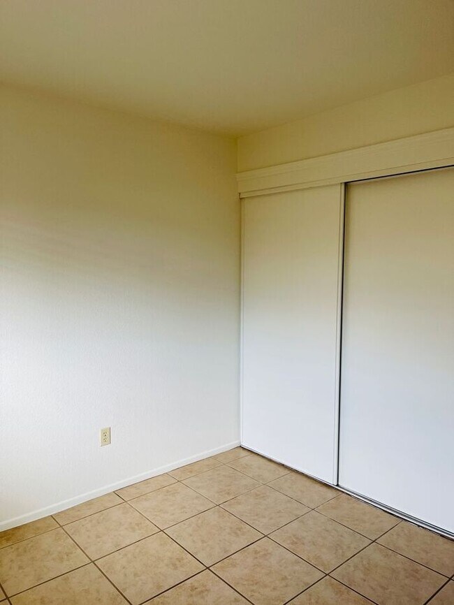Building Photo - COMING SOON! 3 Bedroom/ 2 Bath with Conven...