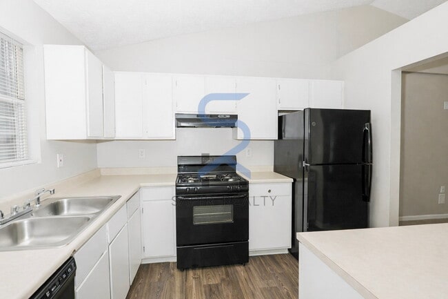 Building Photo - Well-Appointed 2BR/2BA Rental with Space to Enjoy