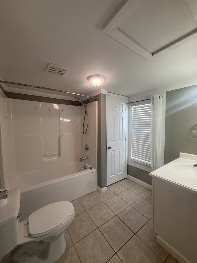 Building Photo - 303 W Parrish Dr