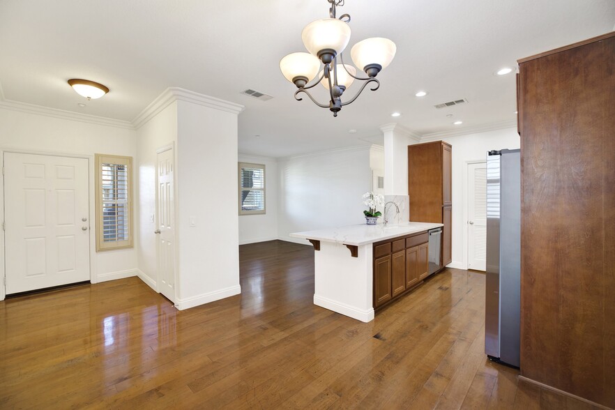 Building Photo - 16915 Hutchins Landing