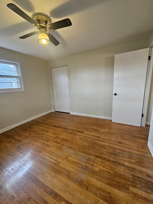 Building Photo - 4 BED | 2 BATH | SINGLE-FAMILY HOME | NORT...