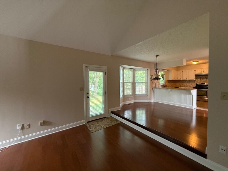 Building Photo - 7574 Allenwood Ct