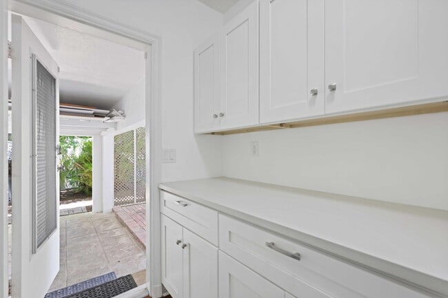 Building Photo - 246 Merrain Rd