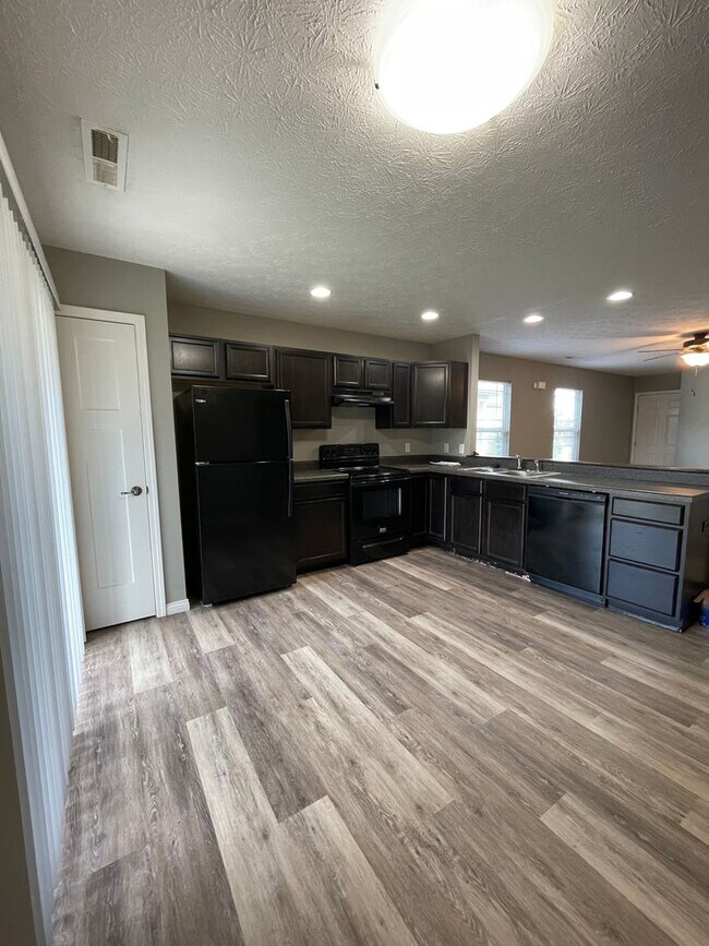 Building Photo - Two Bedroom Single Family Home
