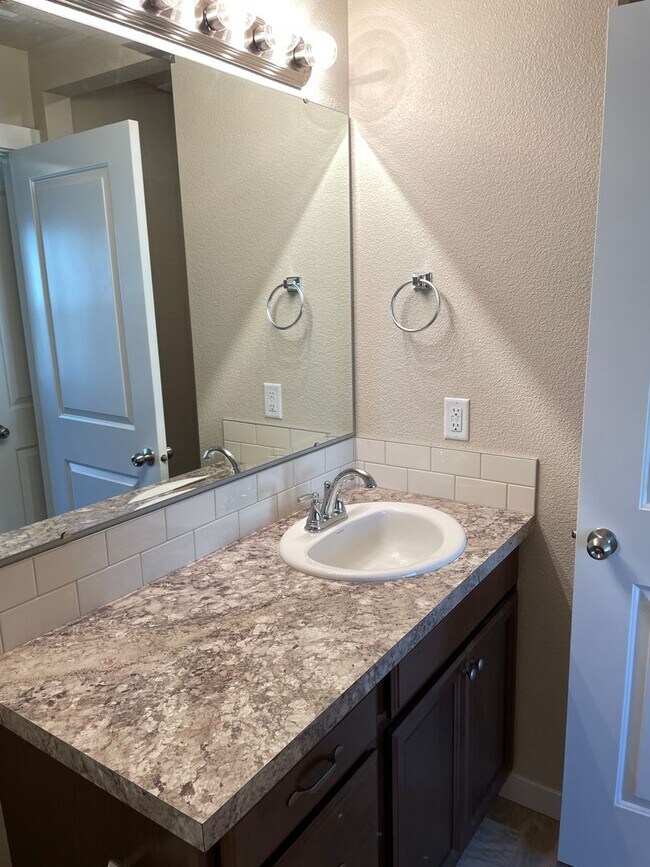Building Photo - Beautiful 3-Bedroom Home