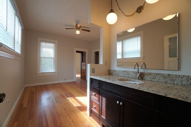 Building Photo - 808 E Kiowa St