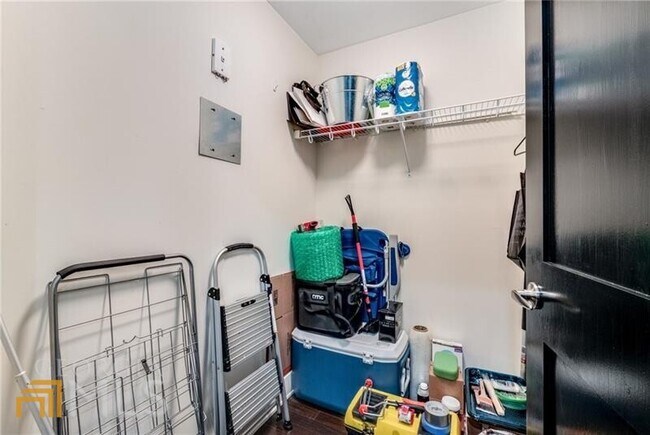 Building Photo - 1100 Howell Mill Rd NW