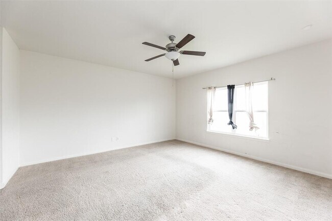 Building Photo - 541 Amberwood Pk Dr