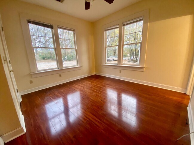 Building Photo - 326 N Madison St