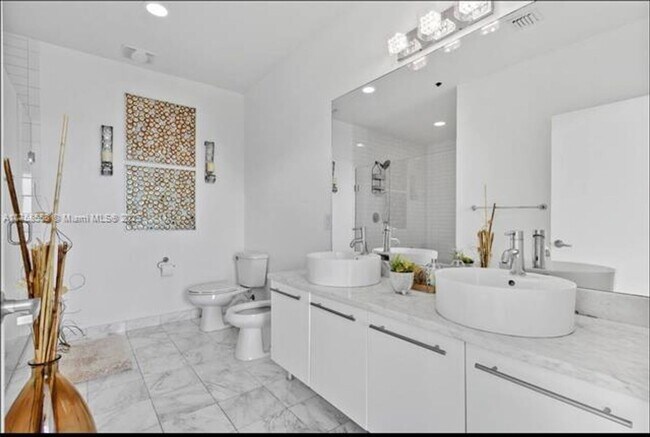 Building Photo - 888 Biscayne Blvd