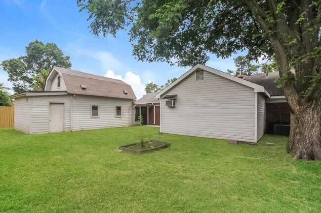 Building Photo - 4745 Ross Rd