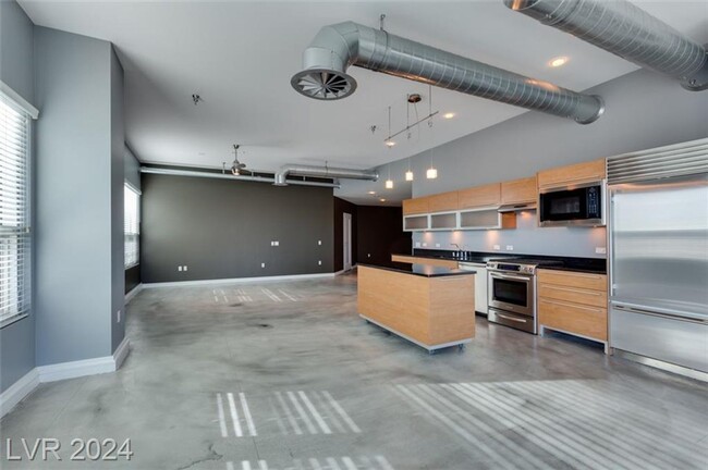 Building Photo - NEWPORT LOFTS--MAGNIFICENT PANORAMIC VIEWS...