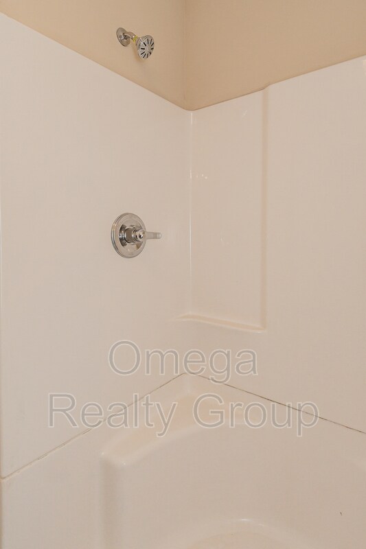 Building Photo - 1600 14th Ave E