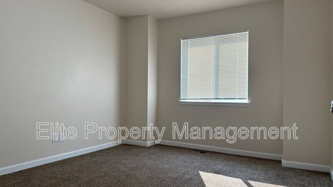 Building Photo - 983 S Palomar Dr