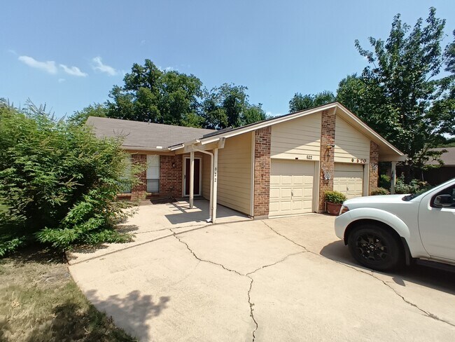 Building Photo - 622 Billie Ruth Ln