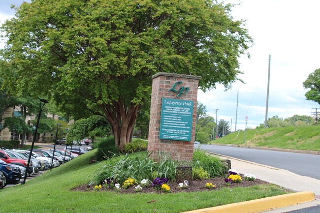 Building Photo - 6145 Leesburg Pike