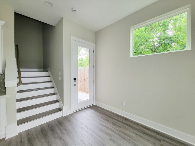 Building Photo - 8014 Huntington Spgs Ln