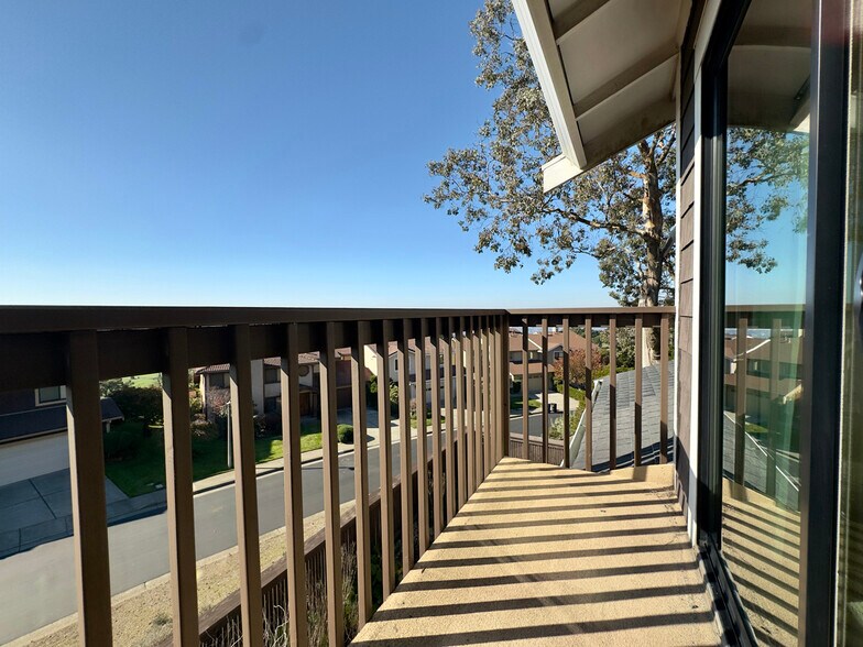 Building Photo - 2221 Pinehurst Way