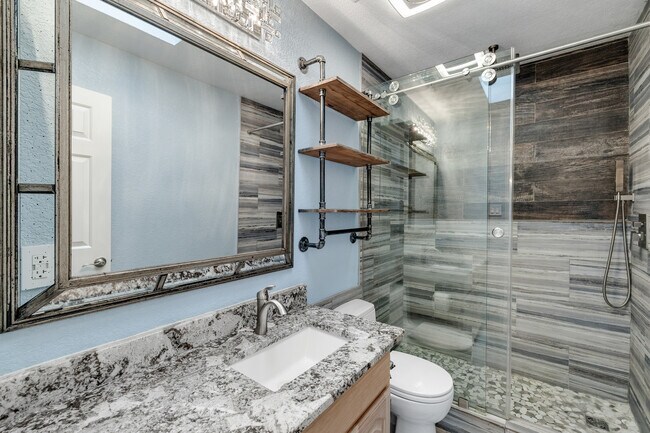 Building Photo - 1109 San Saba Dr