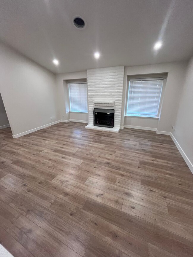 Building Photo - BEAUTIFUL REMODELED HOME IN ROSEVILLE!!