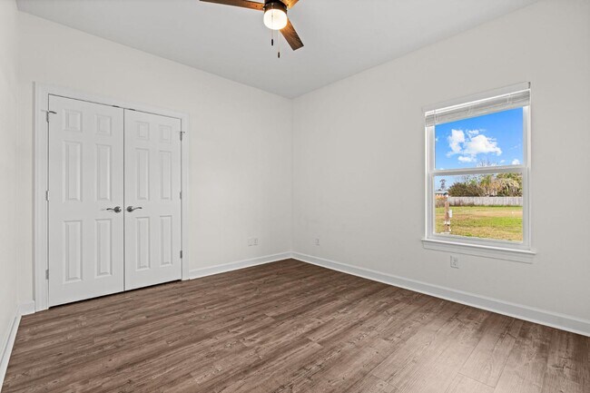 Building Photo - 2811 N Panama Ave