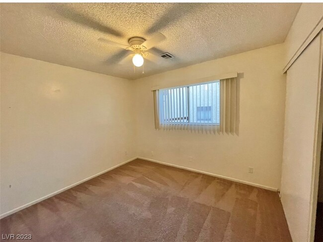 Building Photo - 6225 Vista Verde N