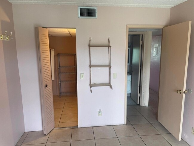 Building Photo - 500 Village Green Cir W