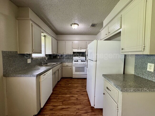 Building Photo - 4717 Creekwood Dr