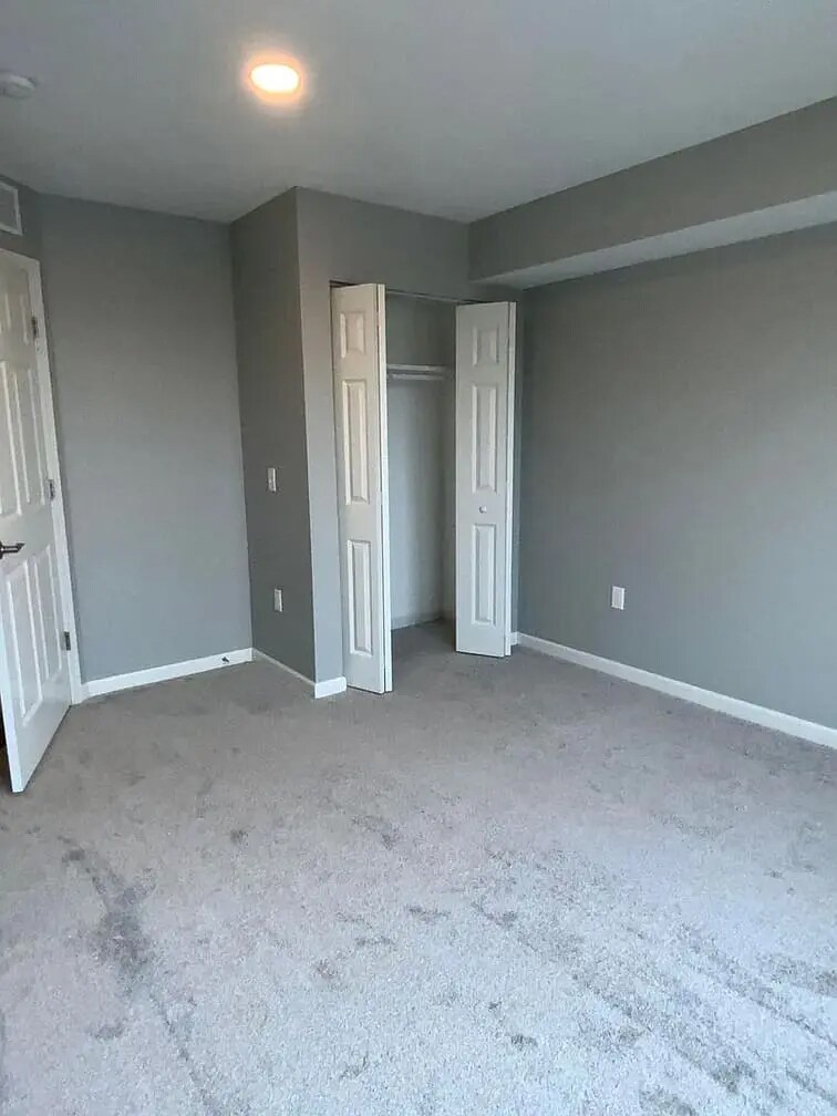 Building Photo - 200 Larkspur Ln