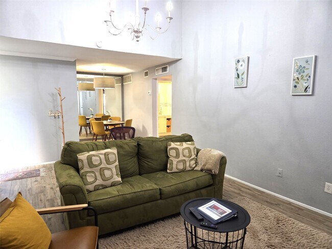 Building Photo - 10053 Westpark Dr