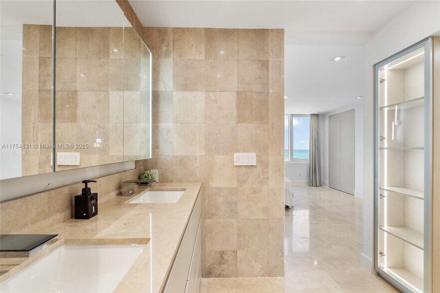 Building Photo - 2301 Collins Ave