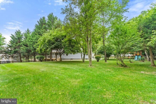 Building Photo - 8000 Sandburg Ct