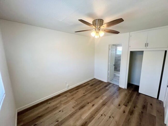 Building Photo - Upgraded 1 Bed / 1 Bath Upstairs Unit in L...