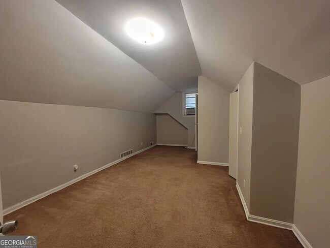 Building Photo - 644 Kennolia Dr SW