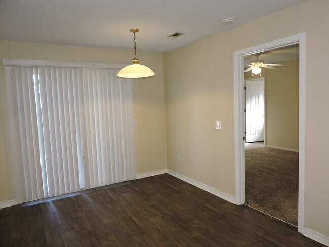 Building Photo - Convenient to NAS & Corry!