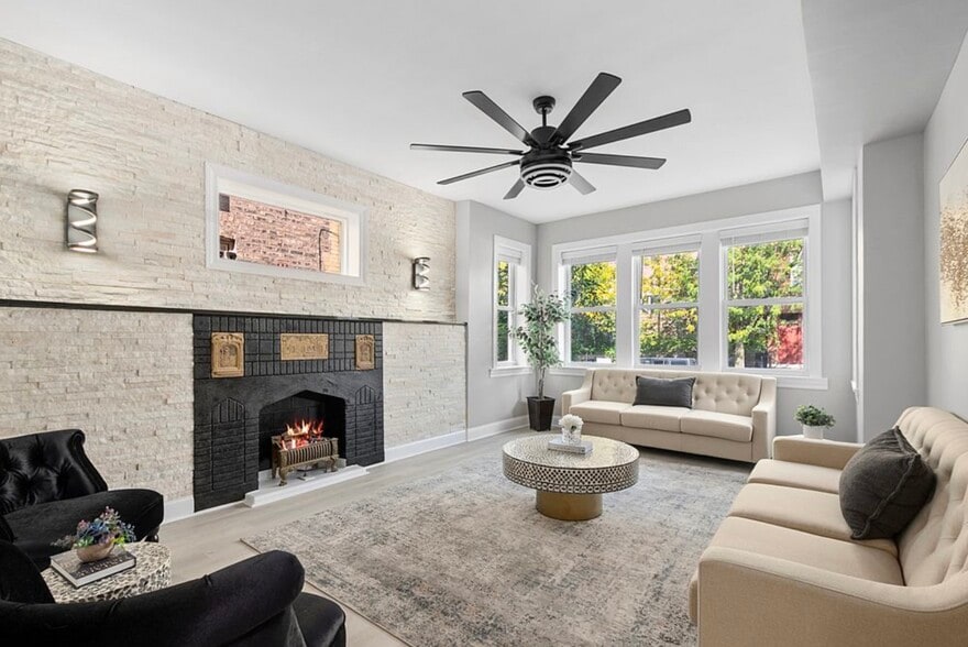 Building Photo - 1809 W Armitage Ave