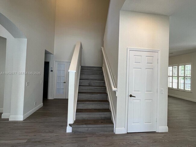 Building Photo - 1971 Harbor View Cir